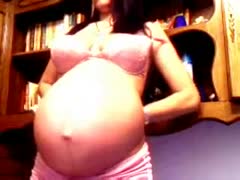 Marvelous dark brown preggo shows off her large tummy on livecam 